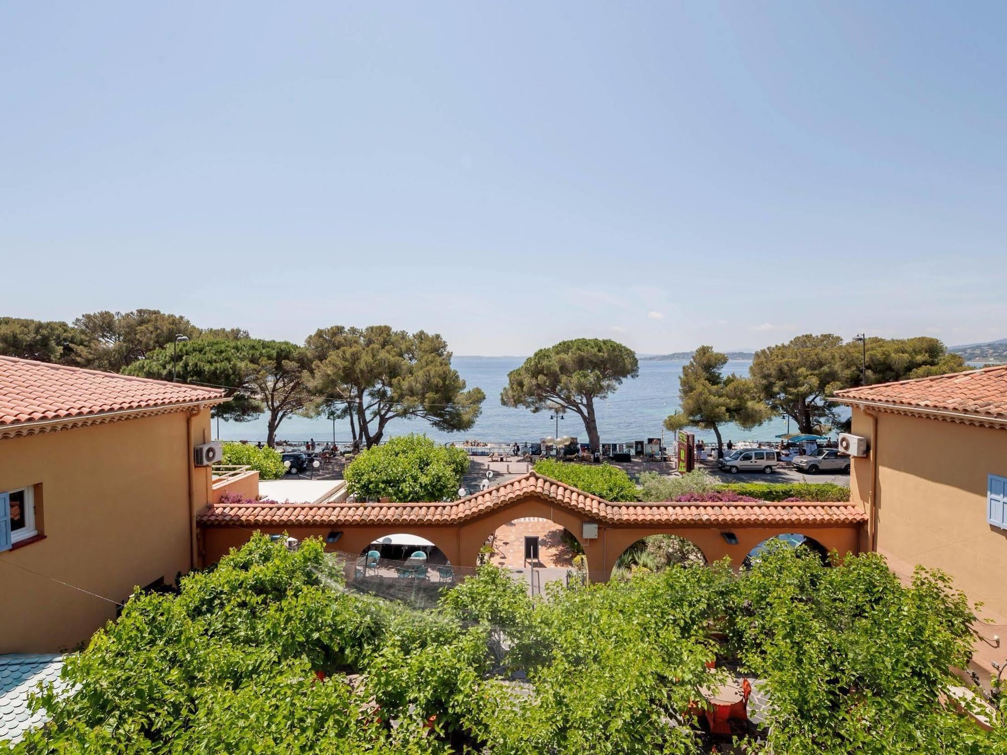 Hotel Le Provencal Logishotels لي إيسامبر المظهر الخارجي الصورة