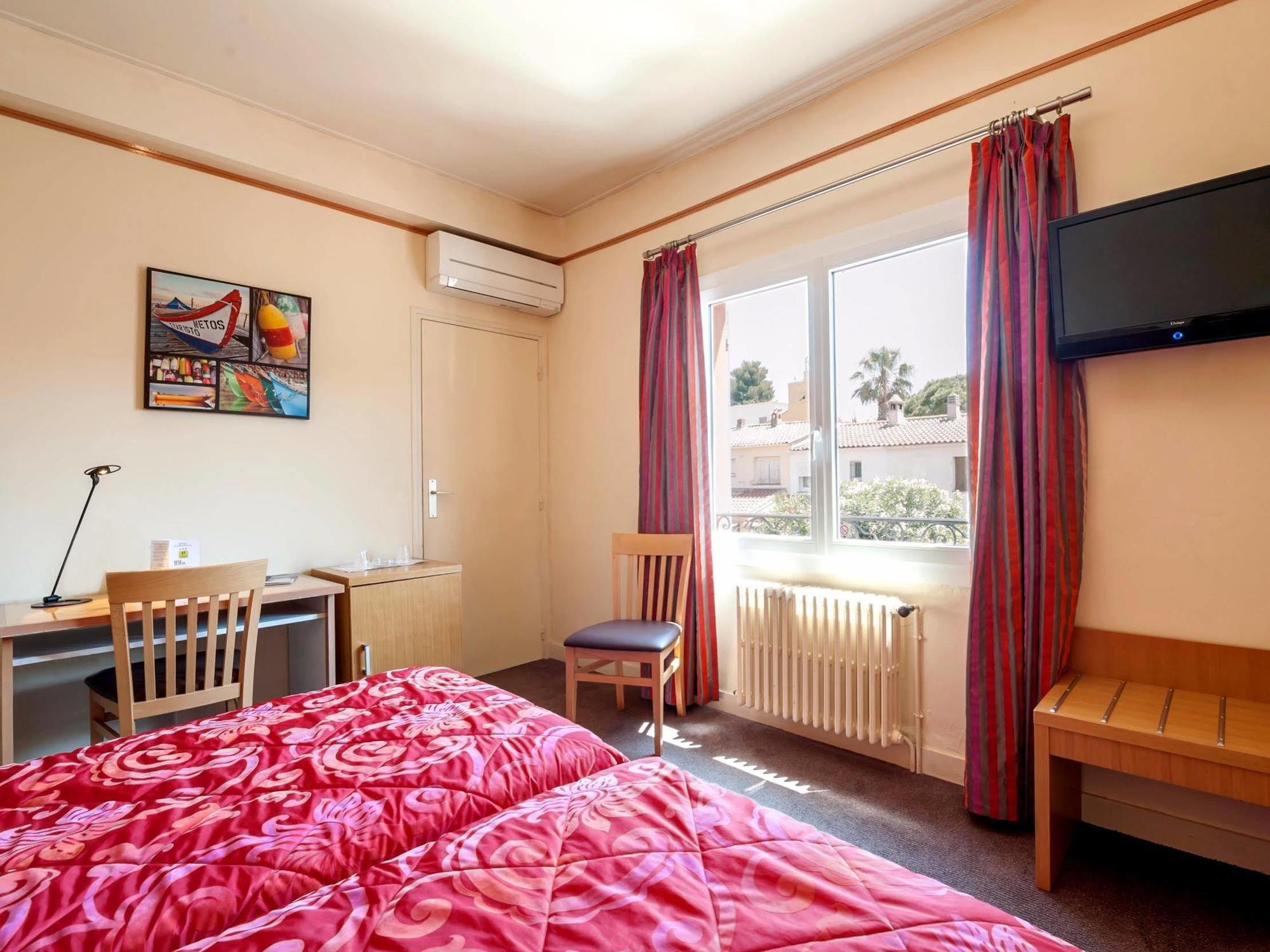 Hotel Le Provencal Logishotels لي إيسامبر المظهر الخارجي الصورة