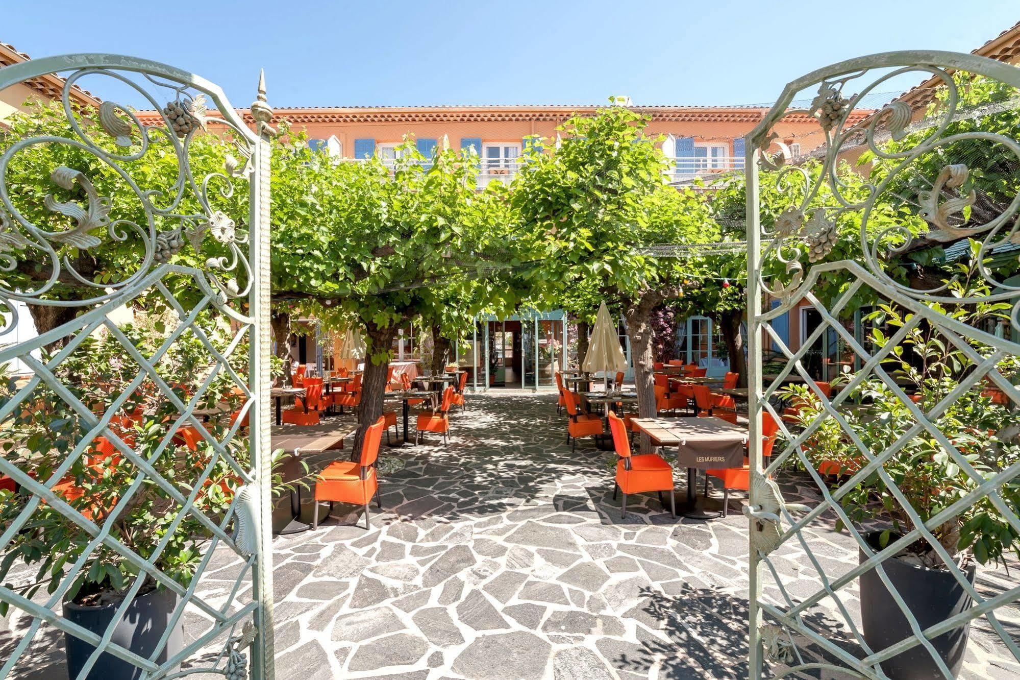 Hotel Le Provencal Logishotels لي إيسامبر المظهر الخارجي الصورة