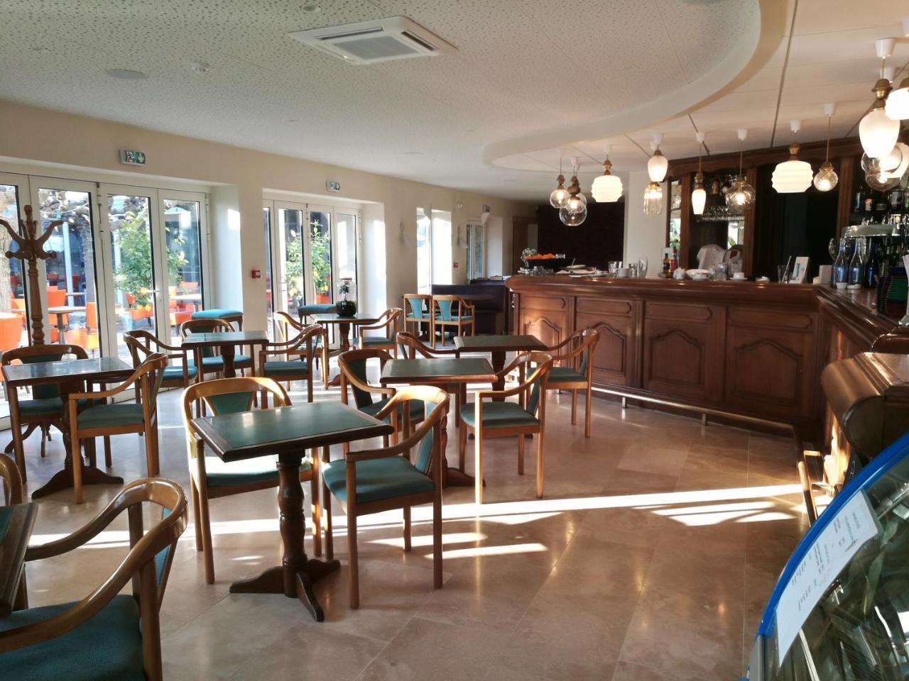 Hotel Le Provencal Logishotels لي إيسامبر المظهر الخارجي الصورة